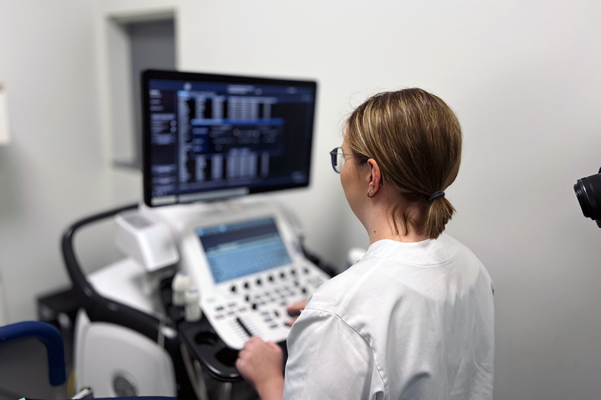 UKM Karriere | Medizinische Fachangestellte bei einem Belastungstest in der Kardiologie